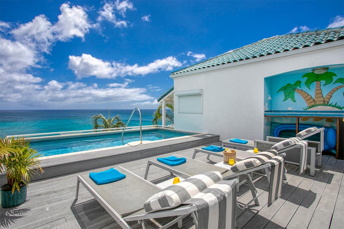 Villa rental St Martin - Swimming pool and deck